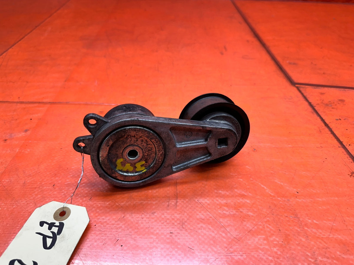 14-15 INFINITI Q50 3.7L VQ37VHR DRIVE BELT TENSIONER IDLER PULLEY BRACKET 3435