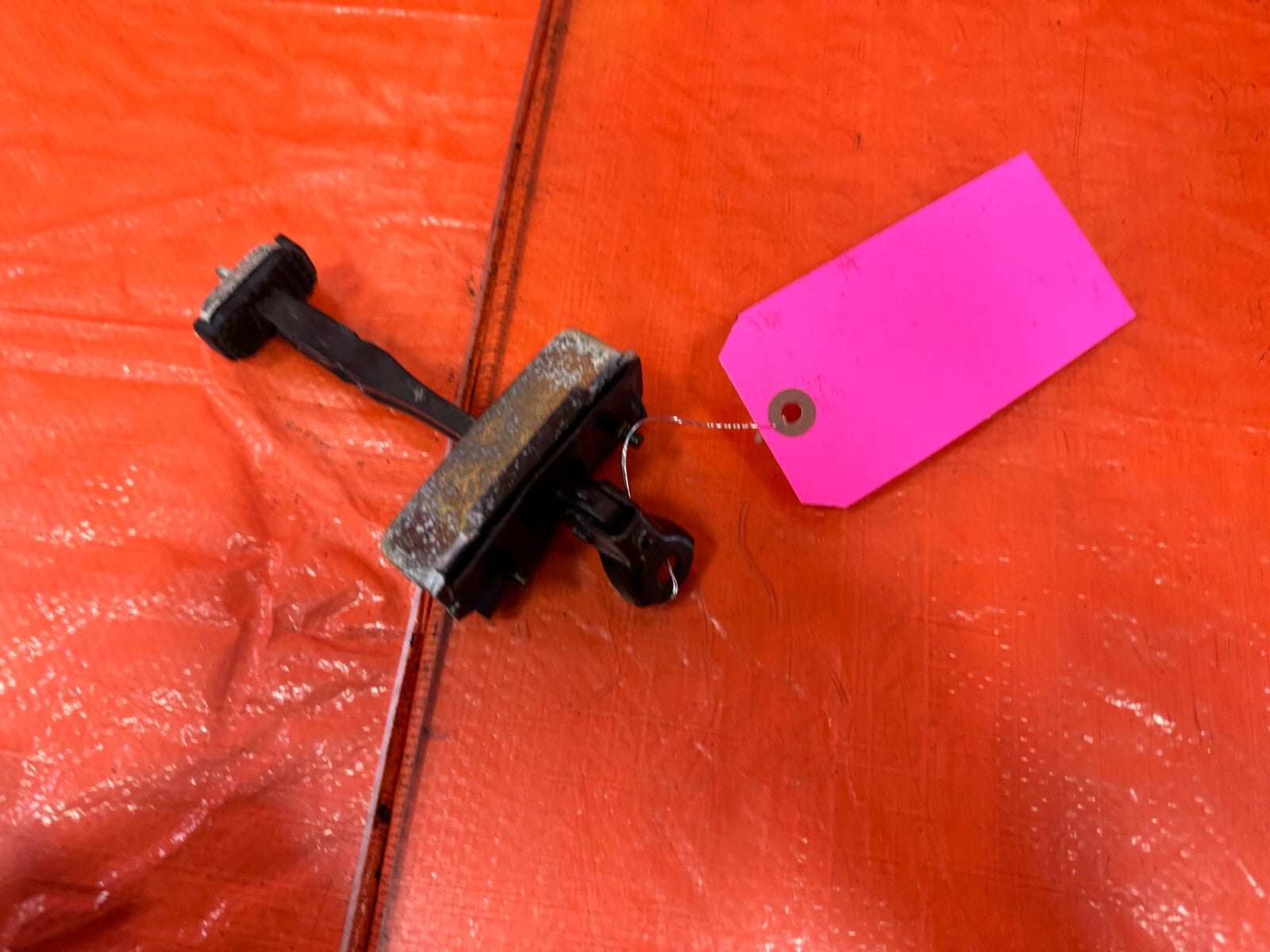 04 08 ACURA TSX   PASSENGER RIGHT FRONT DOOR CHECKER HINGE ARM STOPPER   OEM 2558