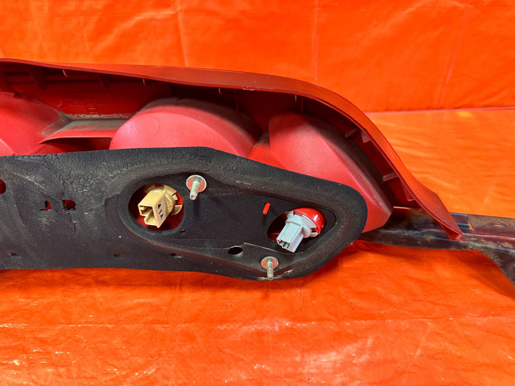 02 04 ACURA RSX   PASSENGER RIGHT TAIL LIGHT LAMP & BRACKET OEM FACTORY   #27118