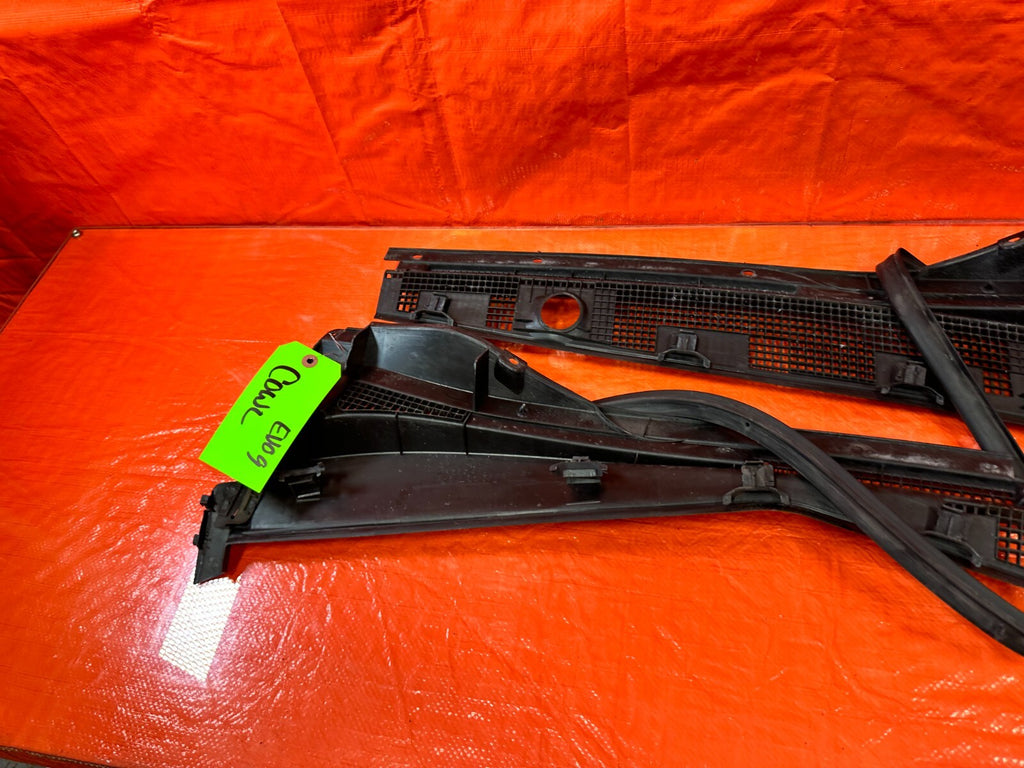 03 06 LANCER EVOLUTION VIII 8 EVO IX 9   WINDSHIELD WIPER COWL TRIM PLASTIC OEM14