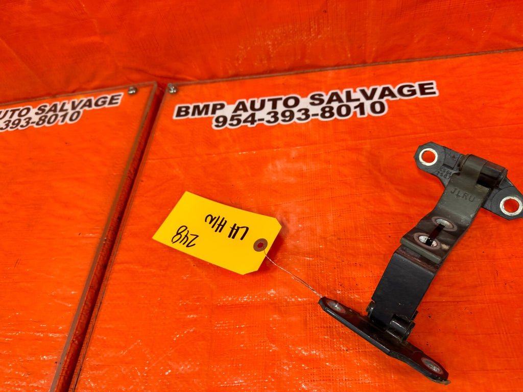 08 15 INFINITI G37 & Q60 2D   DOOR HINGE SET   UPPER & LOWER   LEFT SIDE OEM 2486