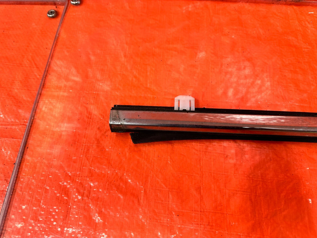 09 14 ACURA TSX   RIGHT FRONT EXTERIOR WINDOW GLASS TRIM BELT MOLDING   OEM #2791