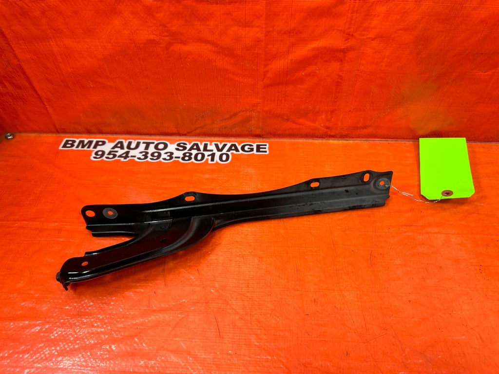 02 10 LEXUS SC430   BRACKET   OEM #2618