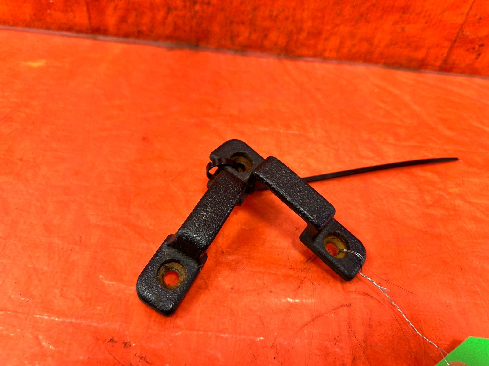 90 91 HONDA CIVIC HATCHBACK   FLOOR PILLAR BRACKETS   OEM 3171