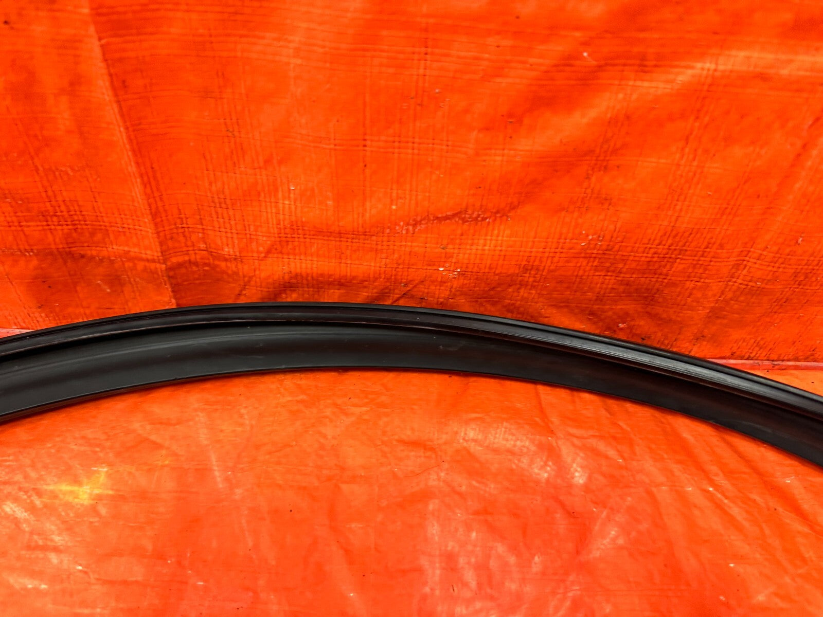 04 08 ACURA TSX   PASSENGER RIGHT REAR WINDOW GLASS RUN CHANNEL   OEM #2757