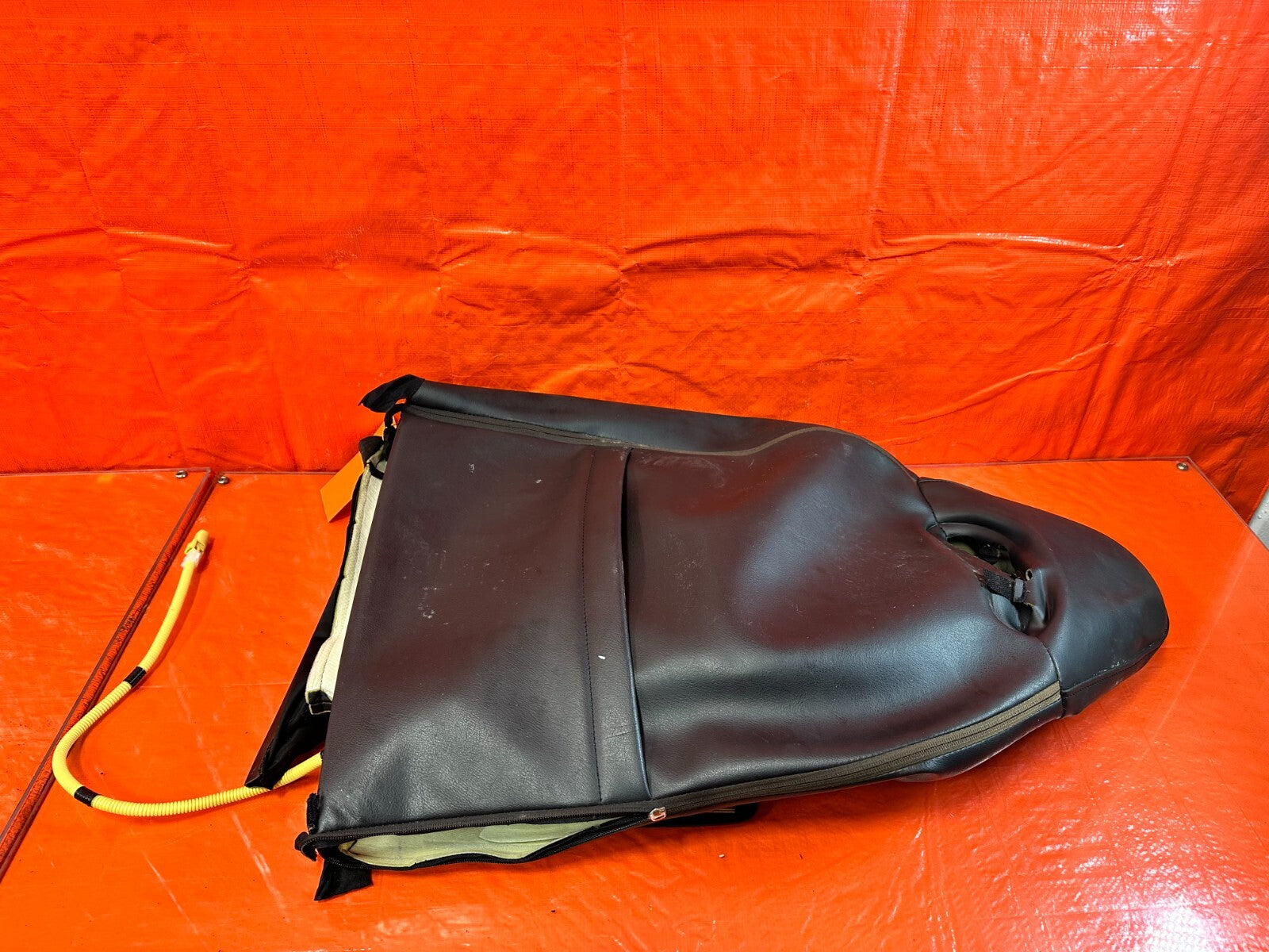02 04 ACURA RSX   BLACK   RIGHT FRONT UPPER SEAT SKIN LEATHER COVER OEM 2718