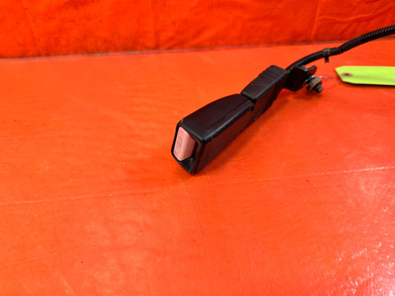 10 16 HYUNDAI GENESIS COUPE   PASSENGER RIGHT FRONT SEAT BELT CLIP BUCKLE OEM 991