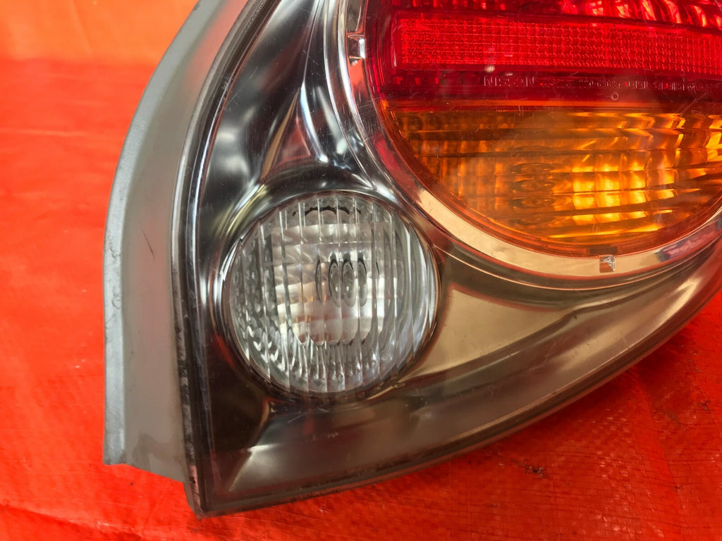 OEM 2002 2003 02 03 NISSAN MAXIMA PASSENGER RIGHT TAIL LIGHT LAMP R RH1