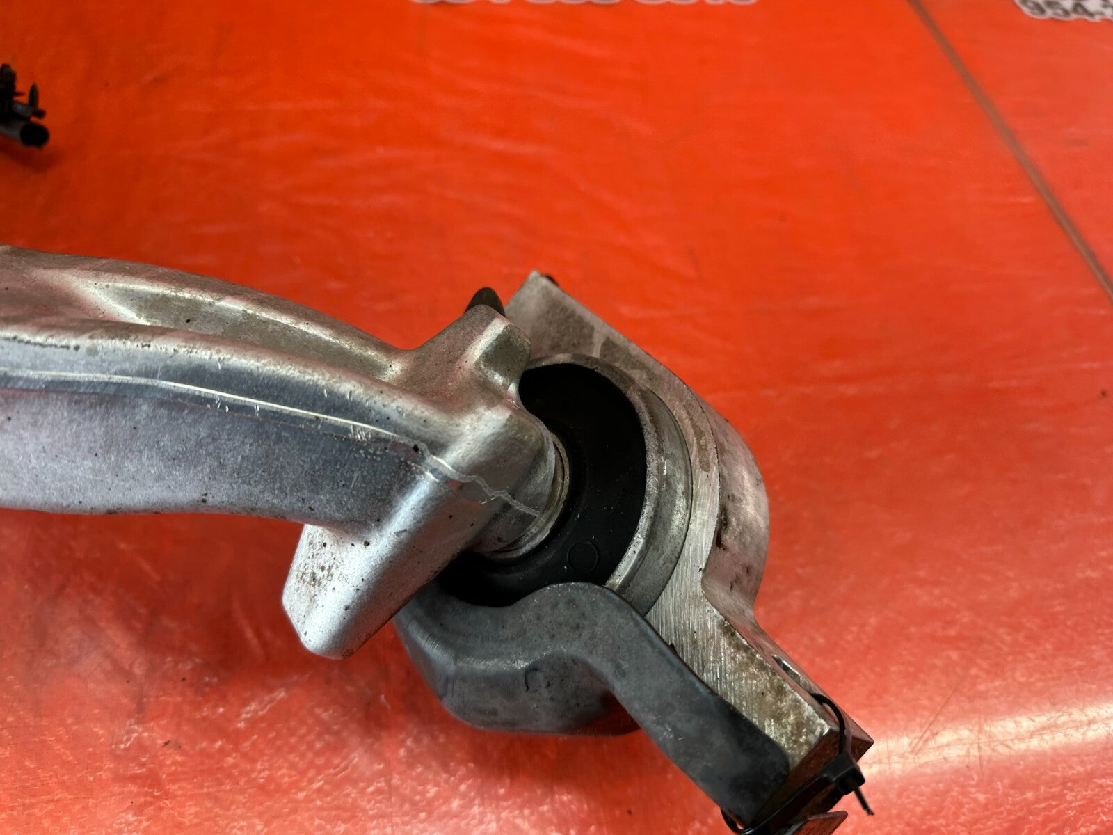 08 15 INFINITI G37 COUPE S RWD LEFT FRONT SPINDLE W/ LOWER CONTROL ARM OEM #24512