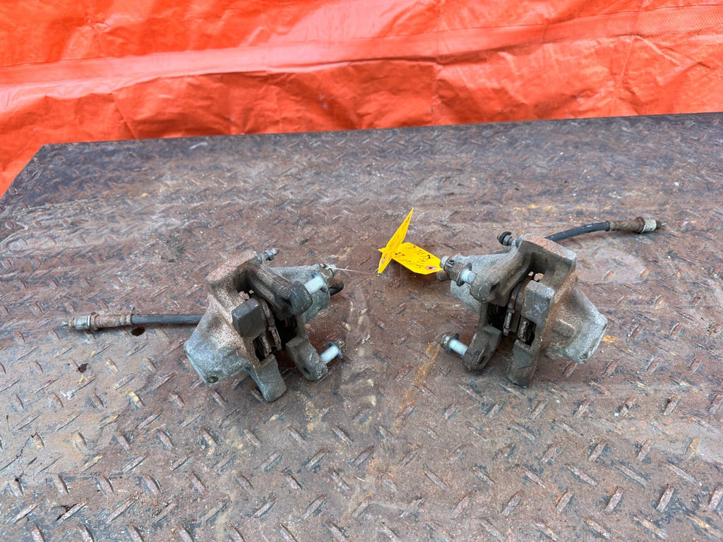 02 10 LEXUS SC430   LEFT AND RIGHT REAR BRAKE CALIPERS   OEM FACTORY #2888