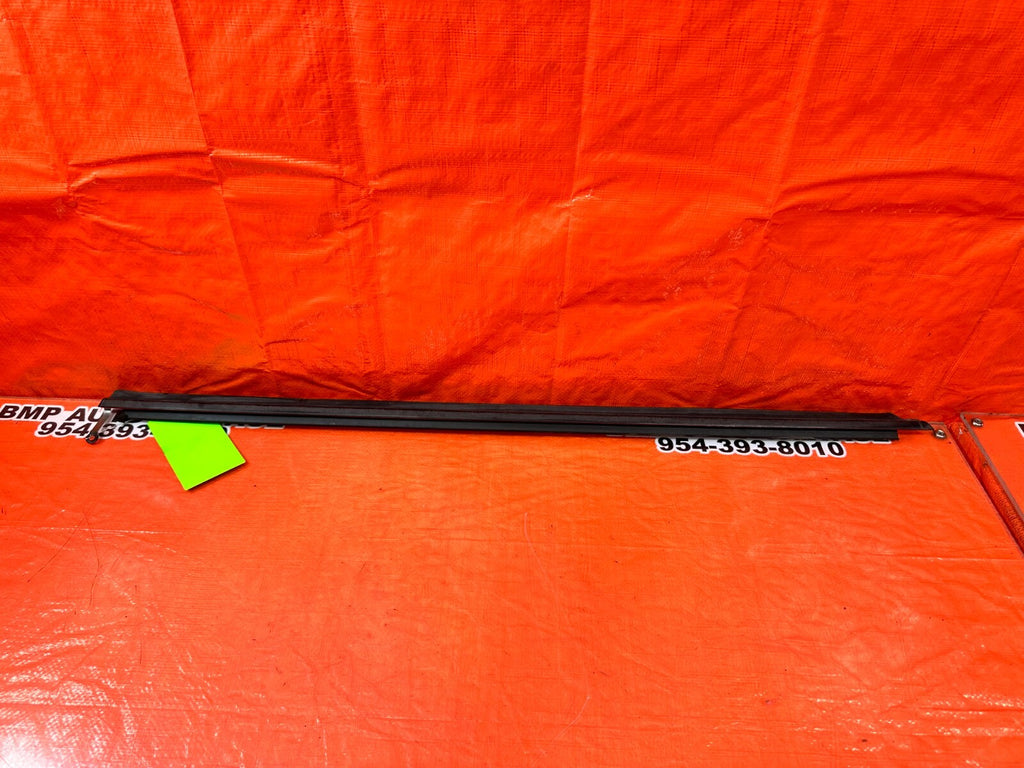 02 10 LEXUS SC430   PASSENGER RIGHT GLASS TRIM BELT WEATHER STRIP   OEM #2610