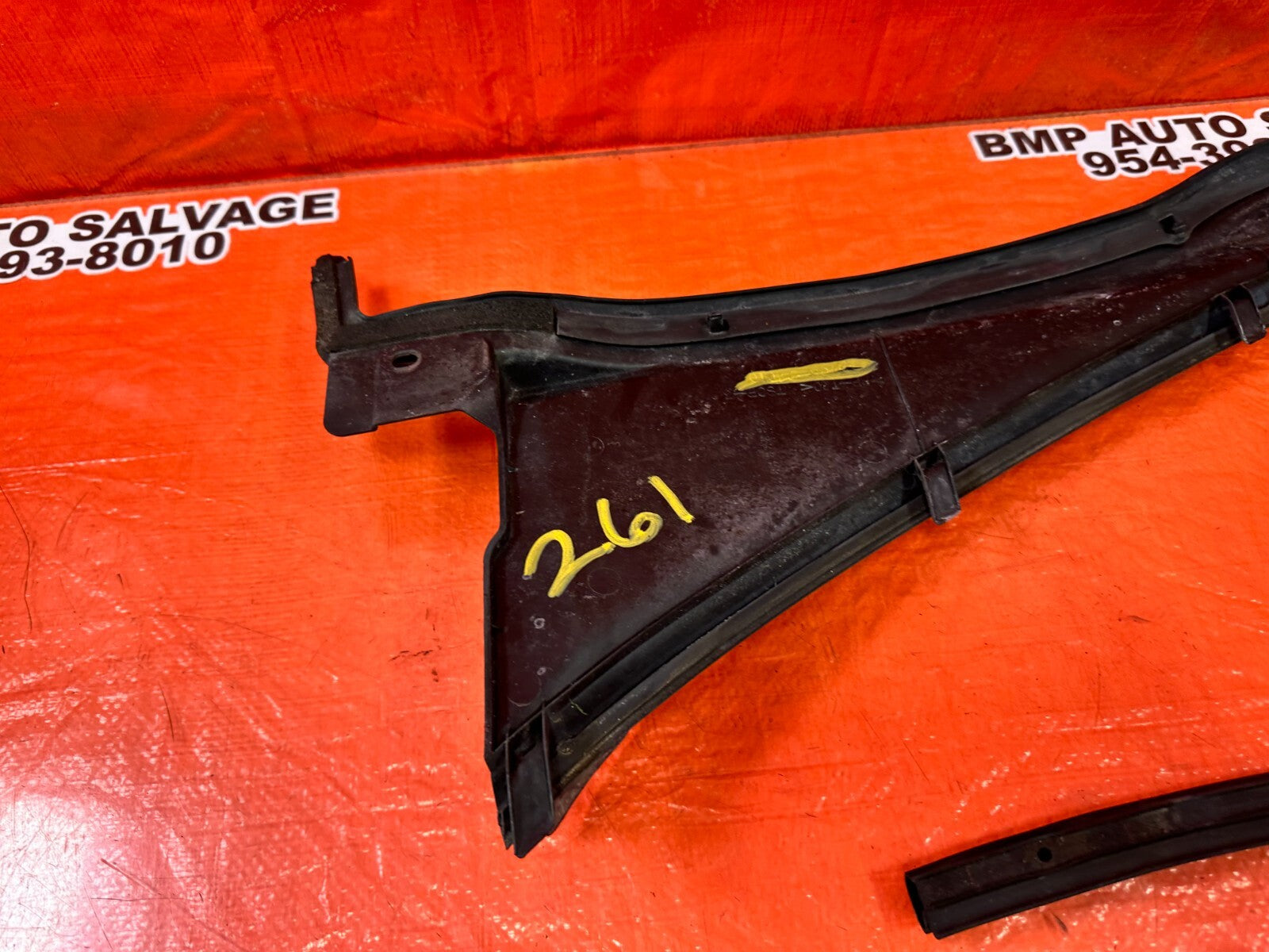 02 10 LEXUS SC430   WINDSHIELD WIPER COWL TRIM PLASTIC   OEM FACTORY #26116