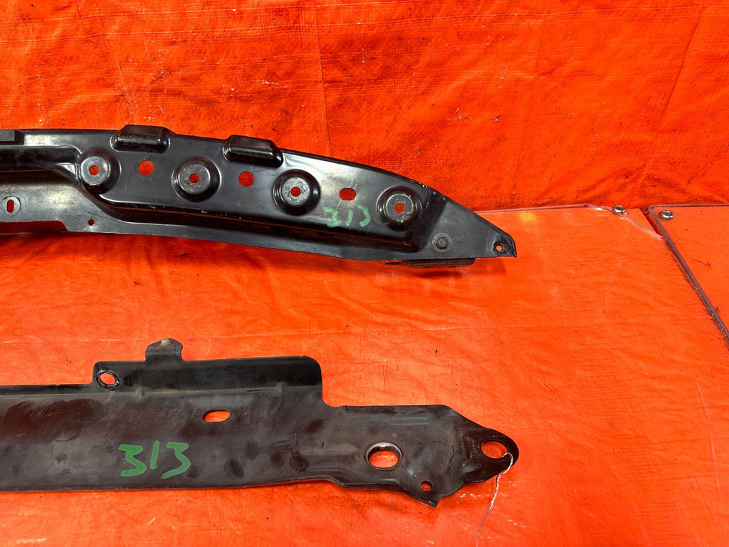 14 20 INFINITI Q50   FRONT RADIATOR SUPPORT UPPER RETAINER BRACKET   OEM #3131