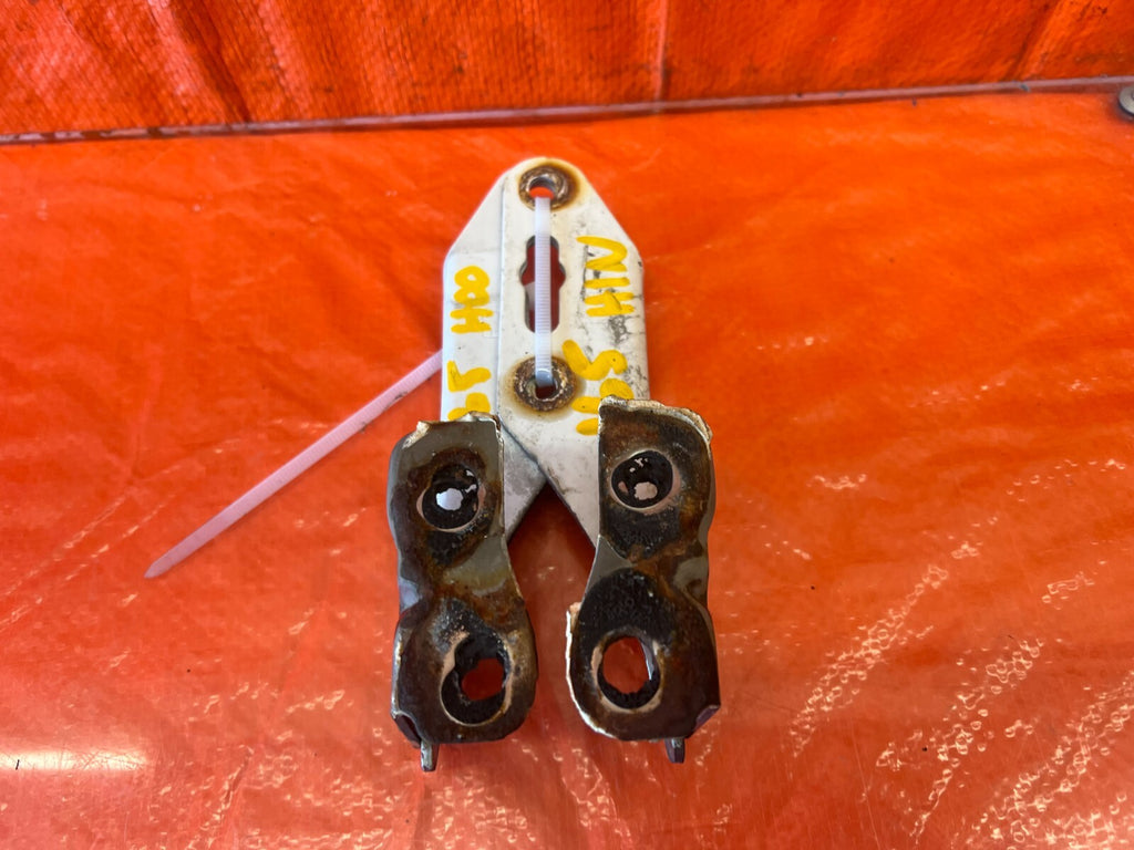 94 01 ACURA INTEGRA   HOOD HINGE SET   LEFT AND RIGHT   WHITE COLOR   OEM OE 1654