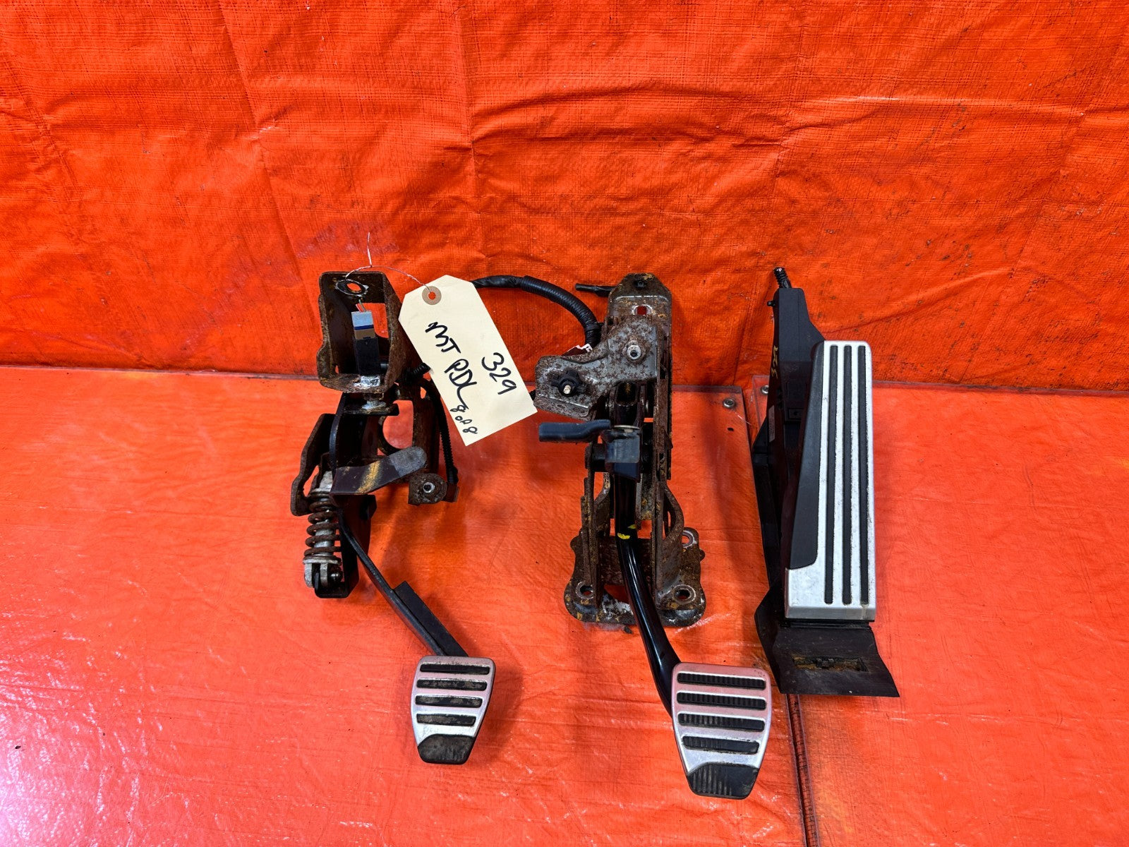 08 13 INFINITI G37 COUPE 2D   6 SPEED MANUAL CONVERSION   PEDALS / CLUSTER 32811