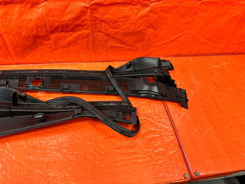 03 06 LANCER EVOLUTION VIII 8 EVO IX 9   WINDSHIELD WIPER COWL TRIM PLASTIC OEM13