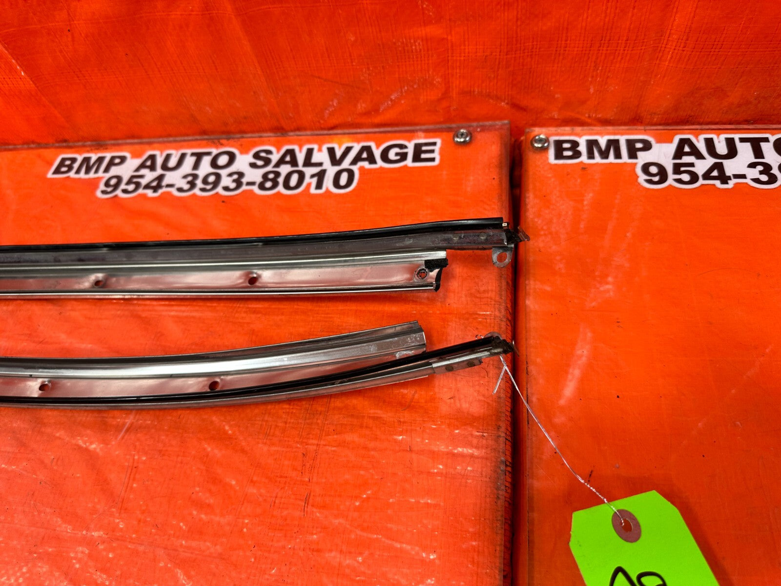 02 10 LEXUS SC430   LEFT AND RIGHT CONVERTIBLE TOP GUIDE RAILS   OEM #2615