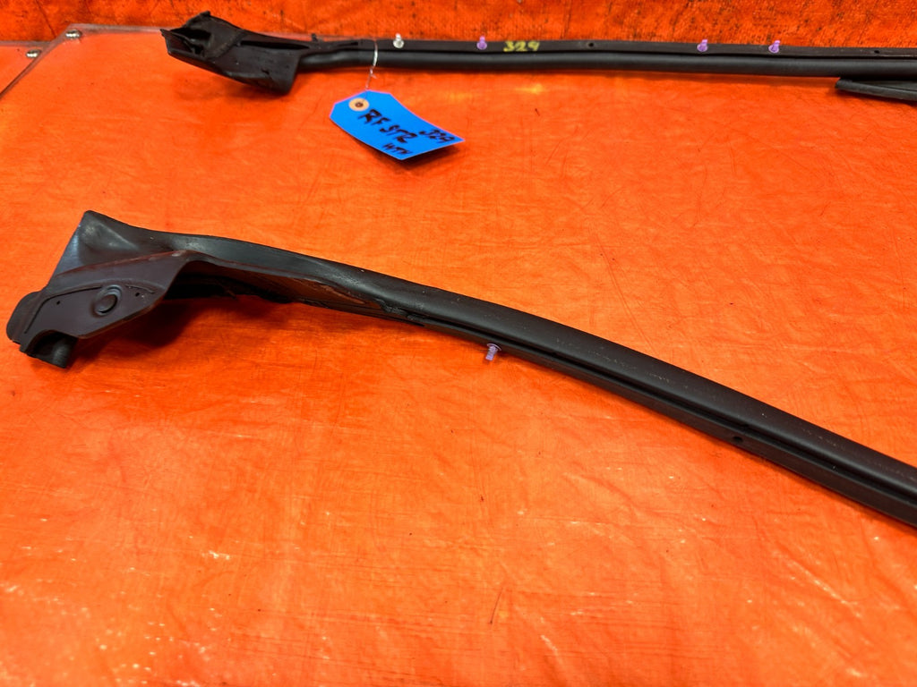 08 15 INFINITI G37 & Q60 2D COUPE RIGHT DOOR MOUNTED WEATHER STRIP OEM 32911