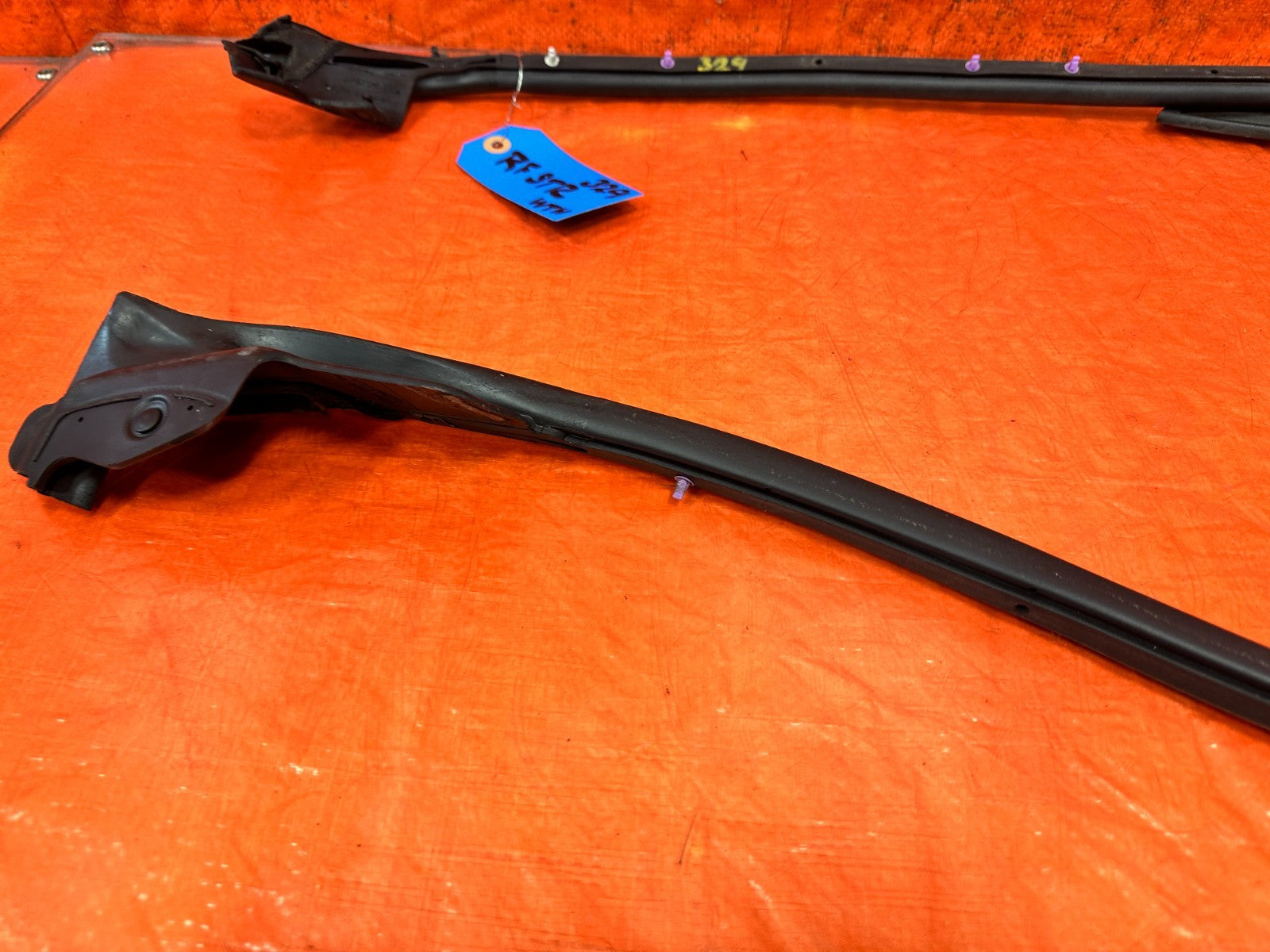08 15 INFINITI G37 & Q60 2D COUPE RIGHT DOOR MOUNTED WEATHER STRIP OEM 32911