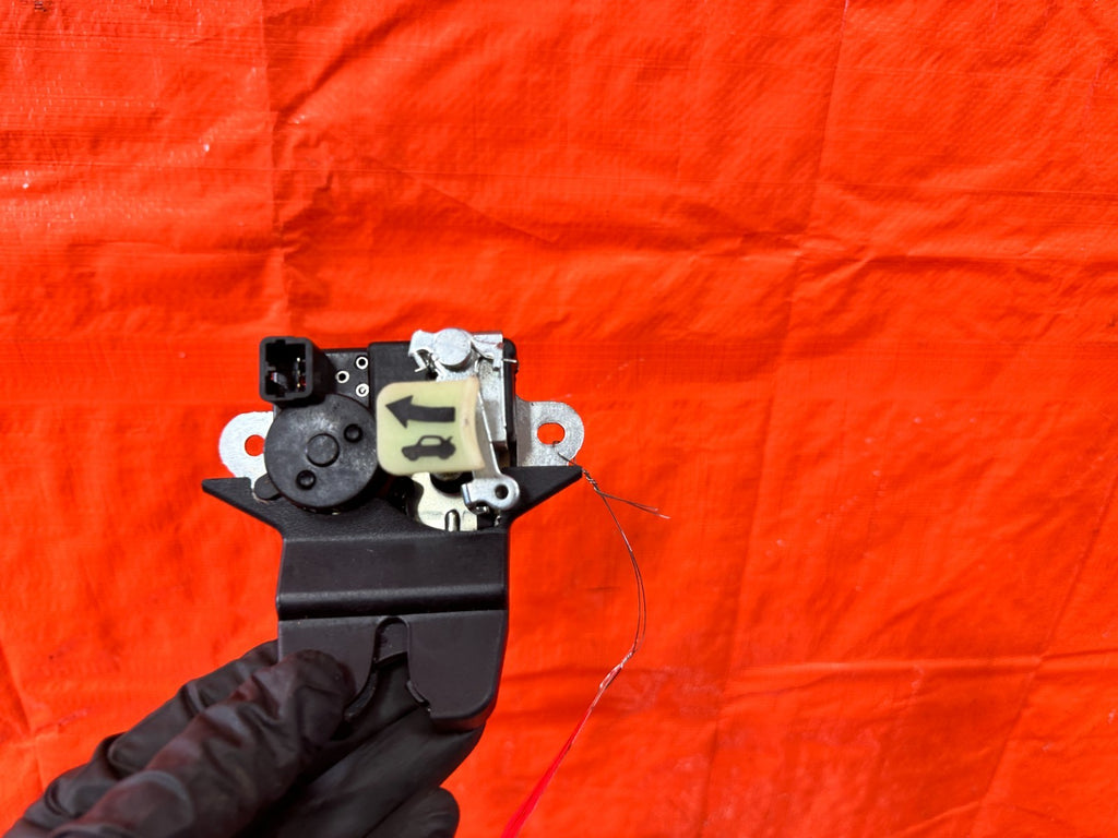 10 16 HYUNDAI GENESIS COUPE   TRUNK RELEASE LOCK LATCH ACTUATOR   OEM #3021