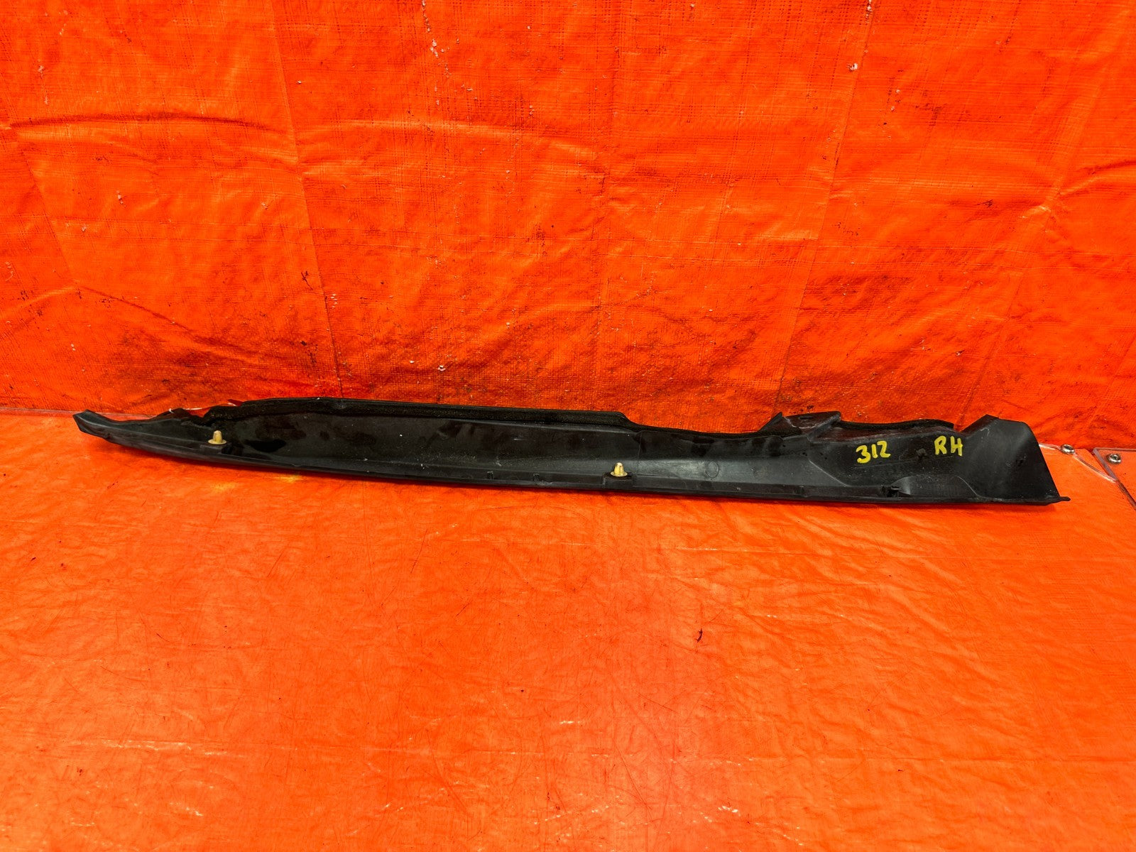 04 05 ACURA TSX   TOP OF THE FENDER   PASSENGER RIGHT TRIM PLASTIC   OEM #3124