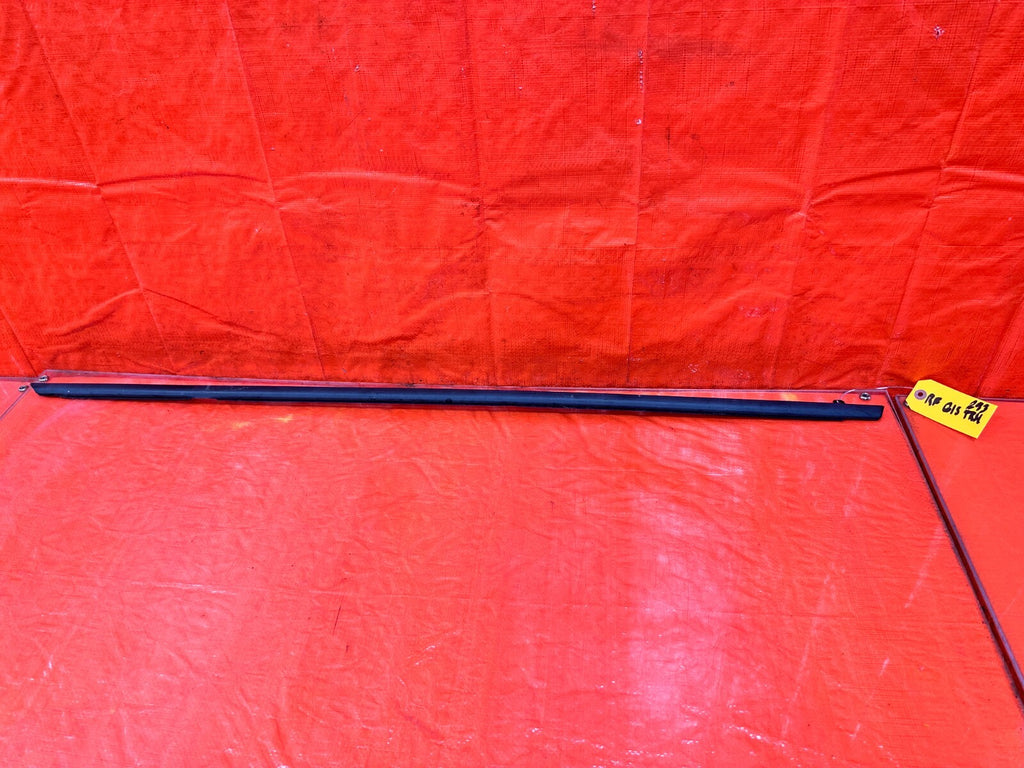 FRS BRZ & 86   PASSENGER RIGHT EXTERIOR WINDOW GLASS TRIM   OEM #2930