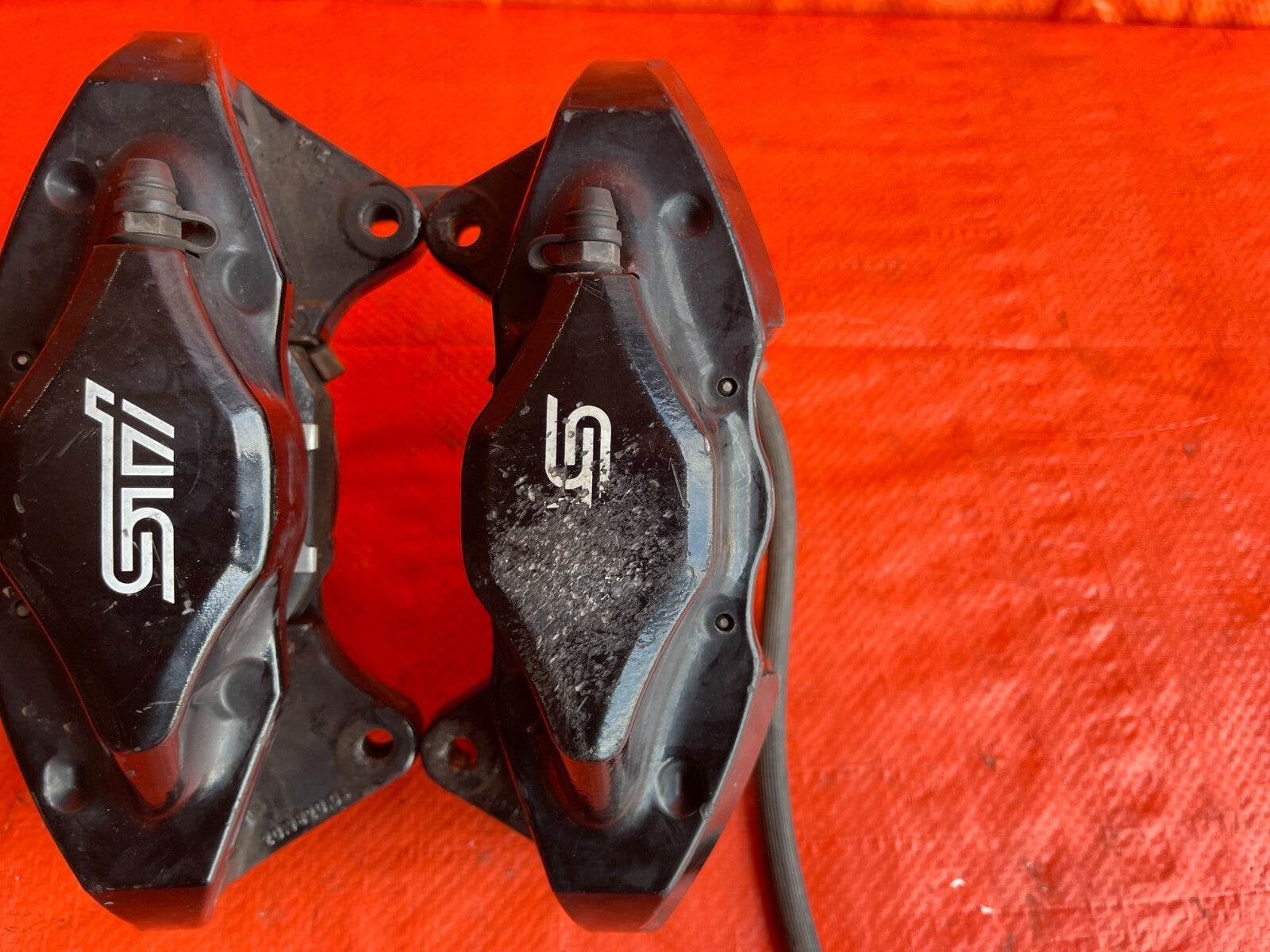 08 17 SUBARU WRX STi   REAR BRAKE CALIPER SET   CALIPERS LEFT RIGHT   OEM OE #744