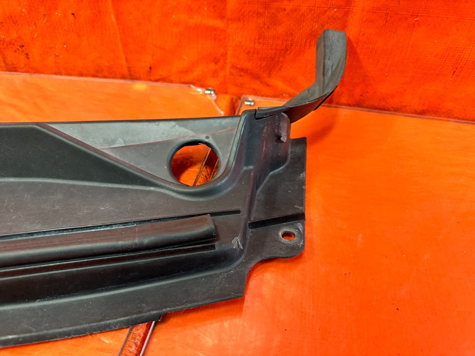 13 16 HYUNDAI GENESIS COUPE   WINDSHIELD WIPER COWL TRIM PLASTIC   OEM 3188