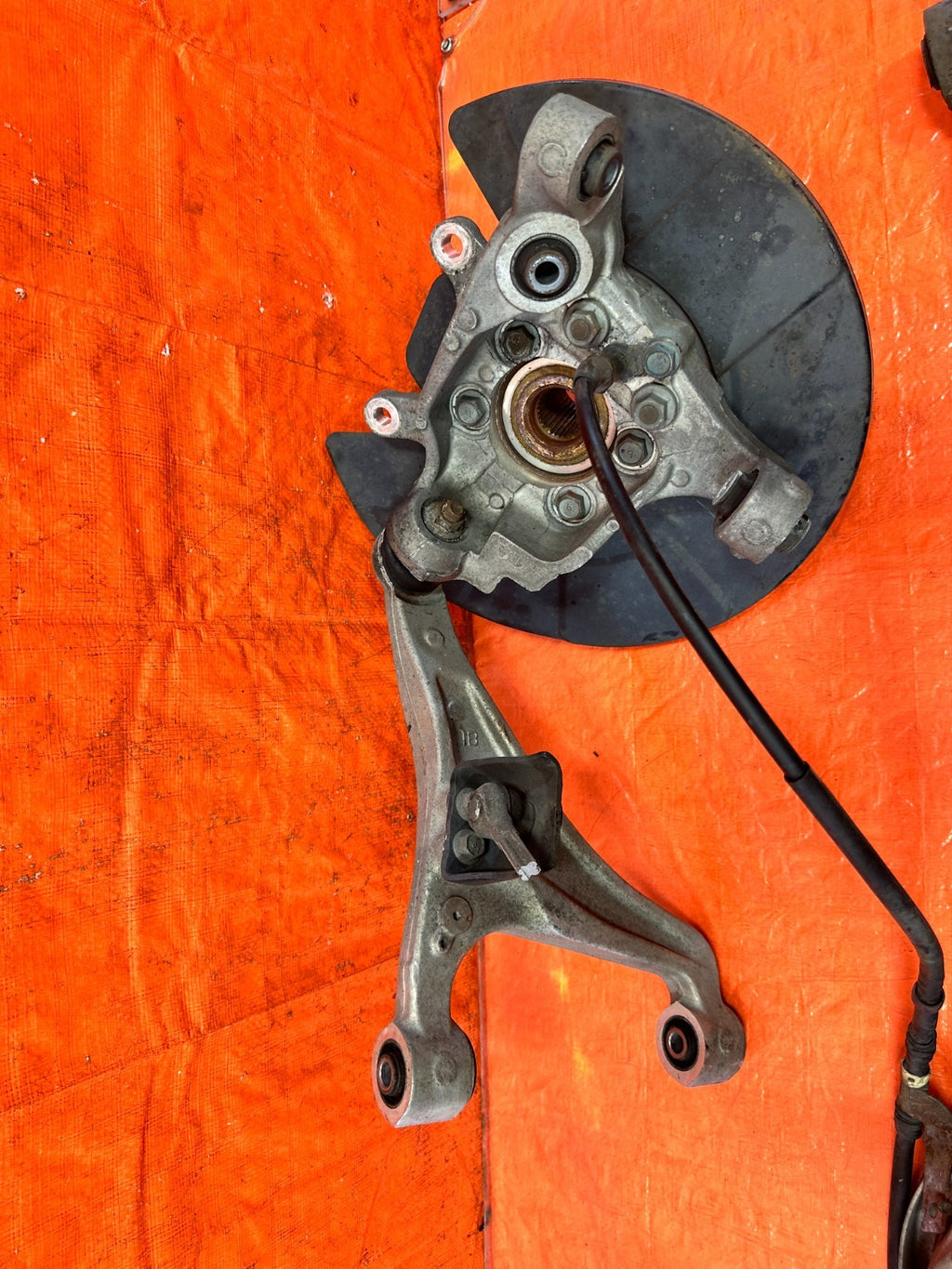 08 15 INFINITI G37 & Q60   DRIVER LEFT REAR SPINDLE KNUCKLE W/ CONTROL ARMS #32910