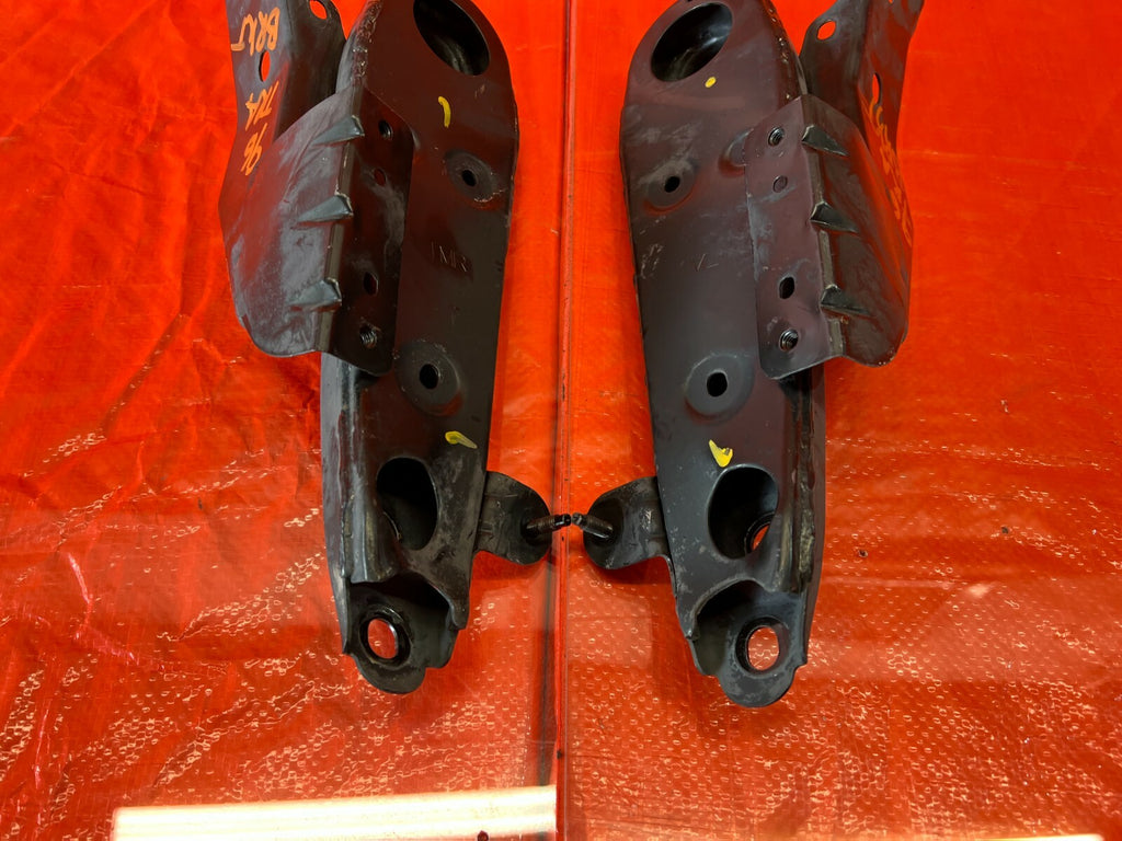 2018 18 INFINITI Q50   RWD   REAR SUB FRAME CROSSMEMBER MOUNTING BRACKETS OEM 964