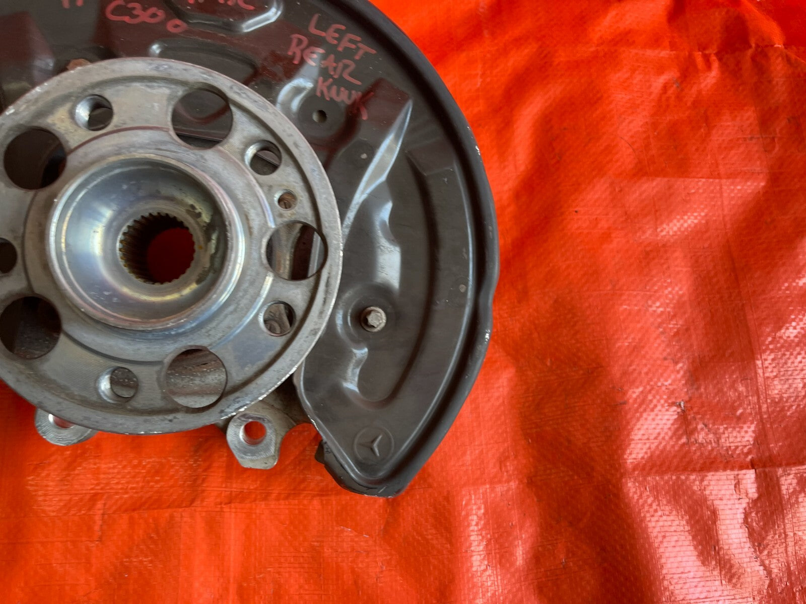 15 20 MERCEDES BENZ C300 W205 4MATIC / DRIVER LEFT REAR SPINDLE KNUCKLE HUB OEM 5