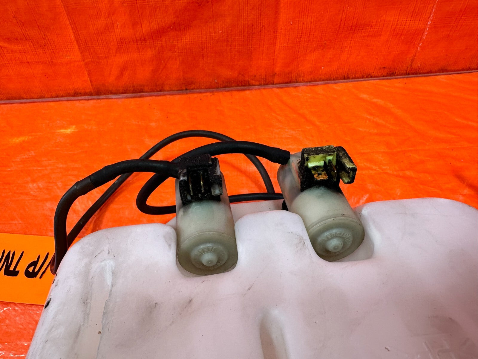 02 06 ACURA RSX TYPE S   WINDSHIELD WIPER RESERVOIR W/ MOTOR & LINES OEM #27115