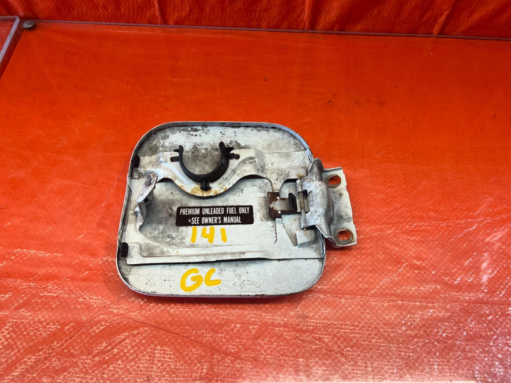 97 01 HONDA PRELUDE   FUEL LID / GAS CAP COVER WHITE COLOR   OEM FACTORY #1415