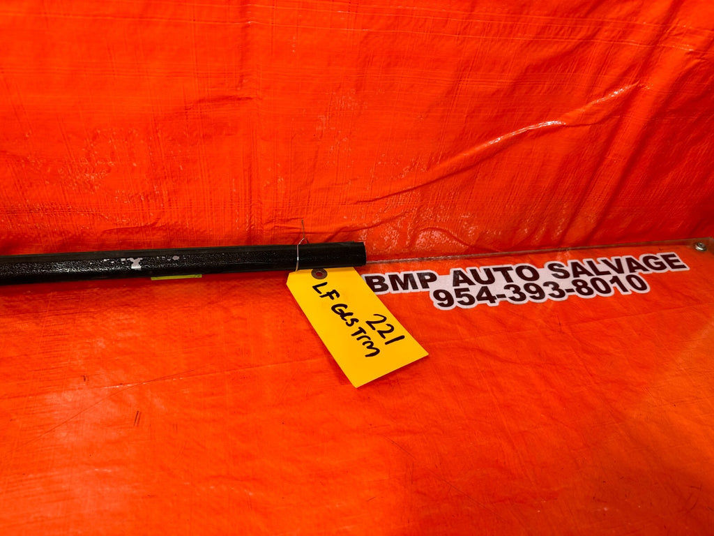 96 00 HONDA CIVIC COUPE HATCH EXTERIOR DOOR WINDOW GLASS TRIM LEFT SIDE OEM 2211