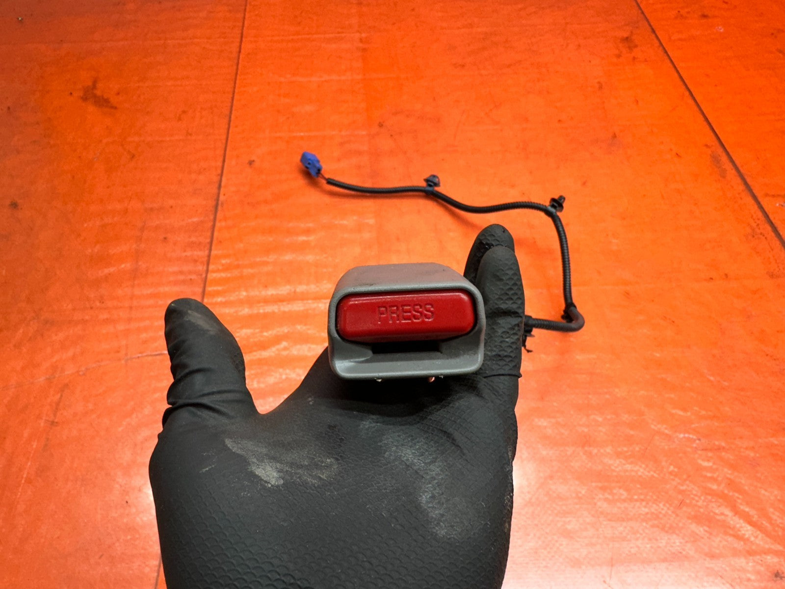 13 15 HONDA CIVIC SI 4D LEFT DRIVER FRONT SEAT BELT BUCKLE RECEPTACLE OEM #3345