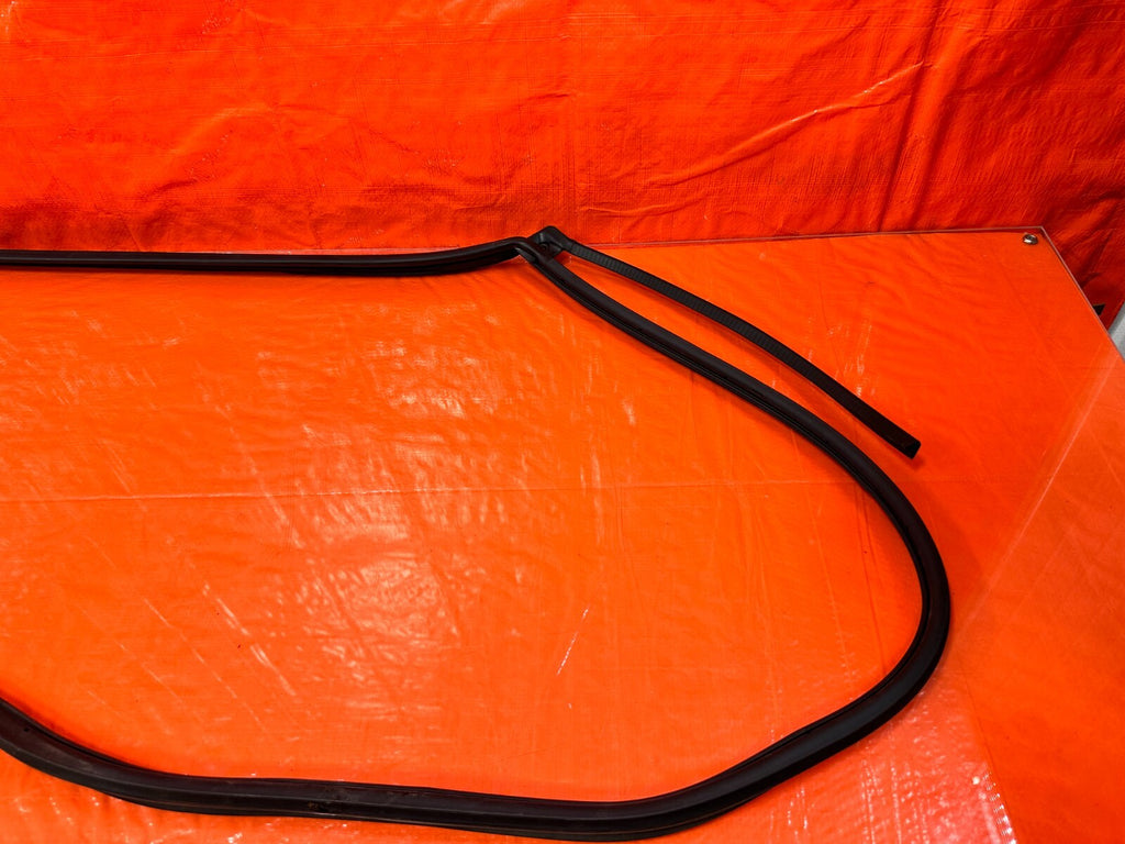 15 21 SUBARU WRX & STI   DRIVER LEFT FRONT   DOOR WEATHER STRIP   OEM 26610