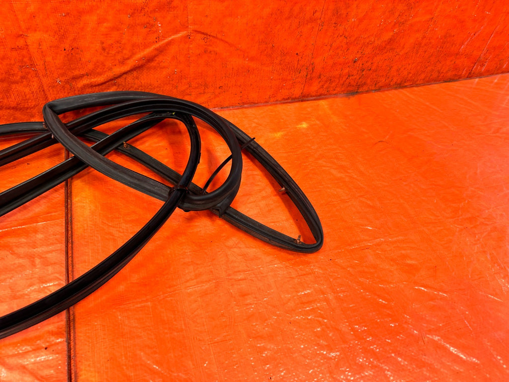 09 14 ACURA TSX   DRIVER LEFT FRONT   WEATHER STRIP TRIM & RUN CHANNEL OEM 3211