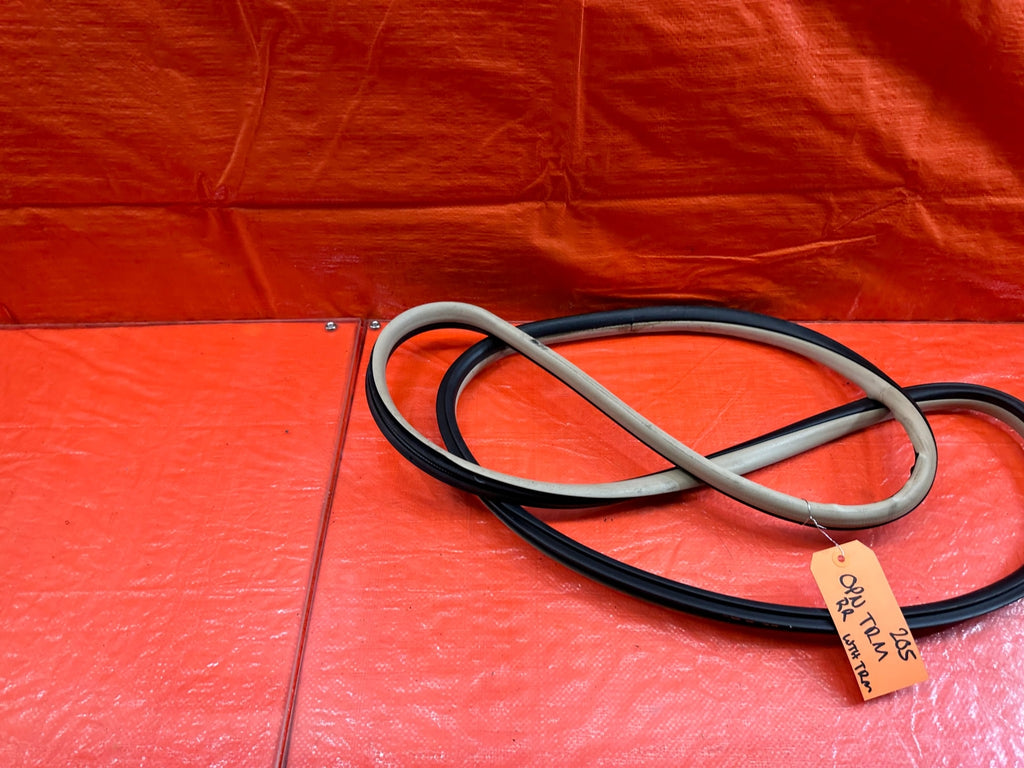 04 08 ACURA TSX   RIGHT REAR   DOOR TO CHASSIS WEATHER STRIP OPEN TRIM OEM #20510