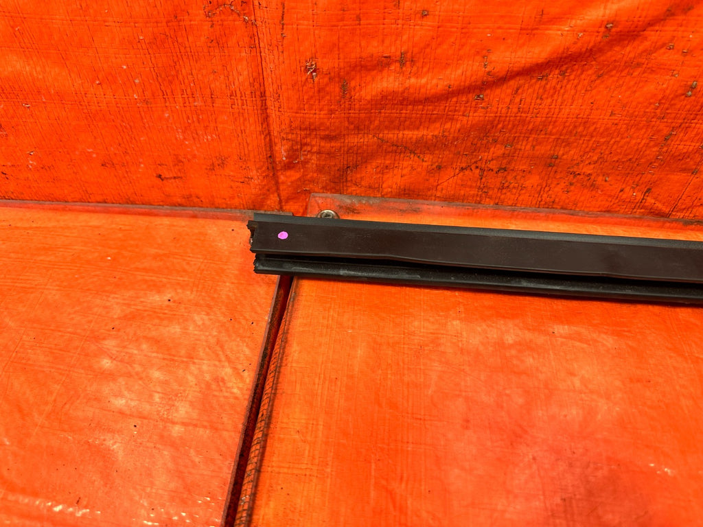 09 15 INFINITI G37 CONVERTIBLE   INTERIOR DOOR PANEL MOUNTED GLASS TRIM OEM 3294