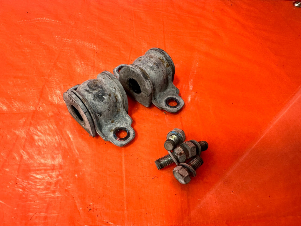 04 08 ACURA TSX   LEFT & RIGHT REAR SWAY BAR BRACKETS & BUSHINGS   OEM #2757