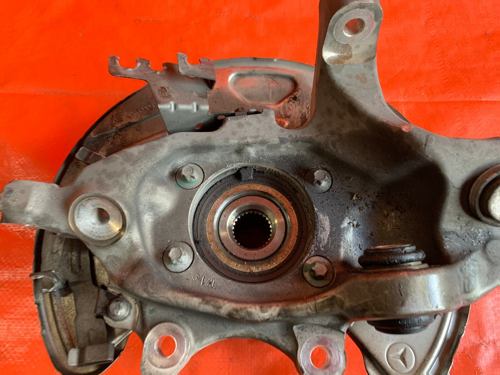 OEM 2015 MERCEDES BENZ C300 W205 4MATIC   DRIVER LEFT REAR SPINDLE KNUCKLE6