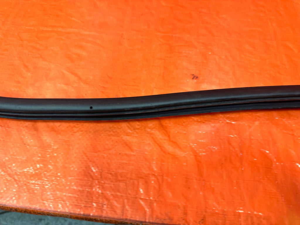 08 14 SUBARU WRX WAGON   CHASSIS TO DOOR OPEN TRIM WEATHER STRIP LEFT FRONT #2834