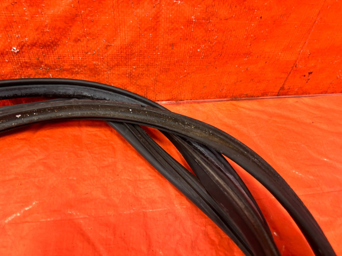02-05 HONDA CIVIC SI EP3 HATCH - RIGHT - DOOR WEATHER STRIP TRIM SEAL GASKET 3087