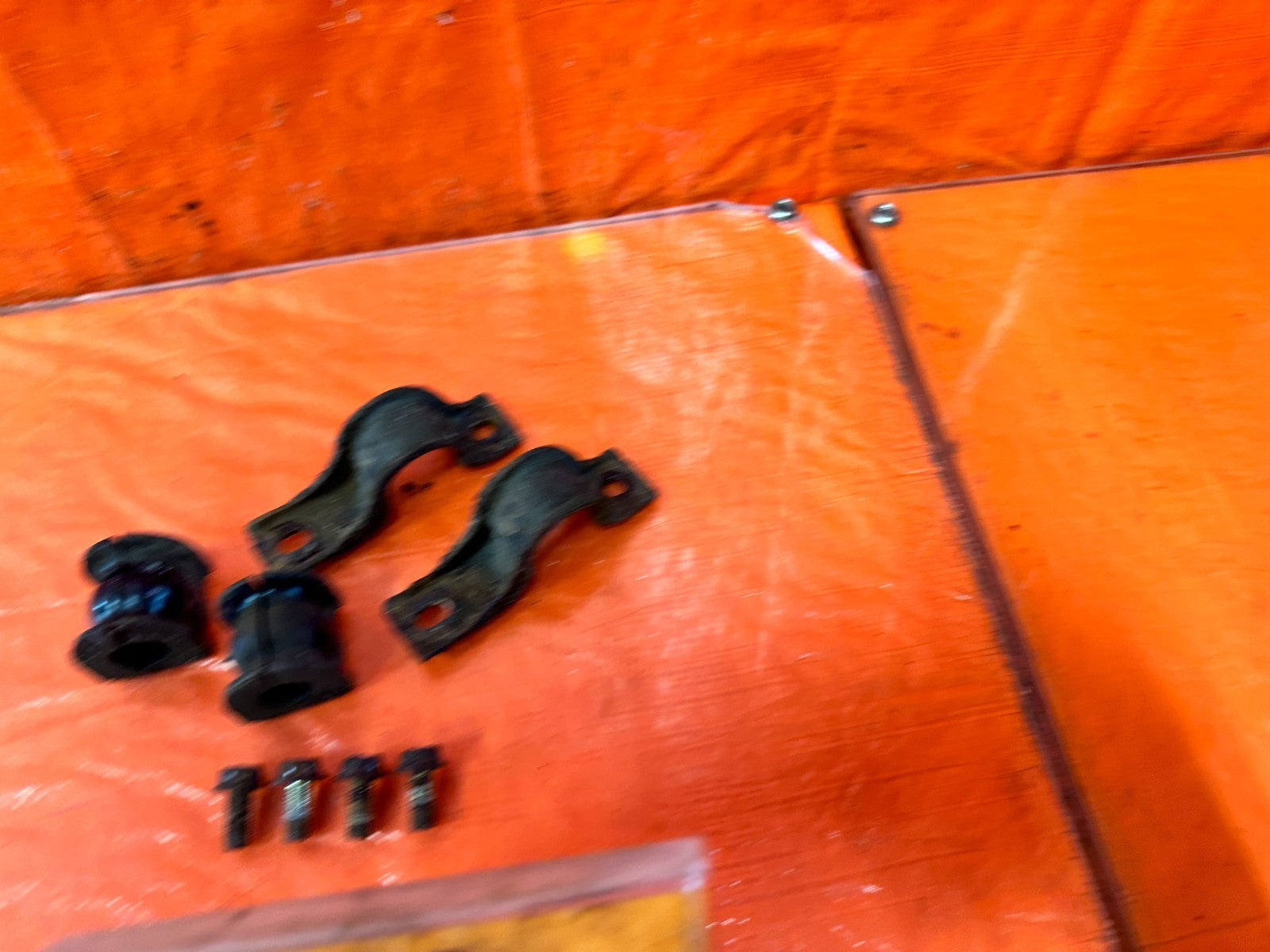 02 05 HONDA CIVIC SI EP3 HATCH REAR SWAY BAR MOUNTING BRACKET & BUSHINGS OEM 3081