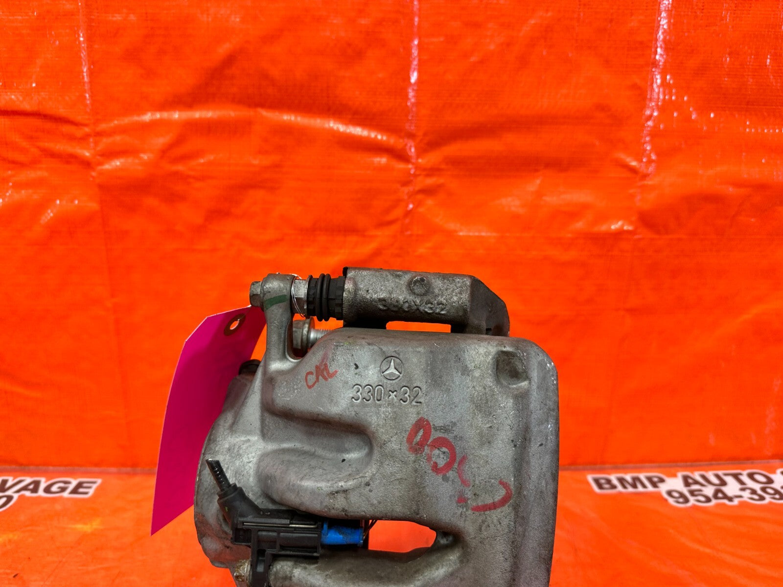 15 20 MERCEDES BENZ   W205   C300   NON SPORT   RIGHT FRONT BRAKE CALIPER OEM 11