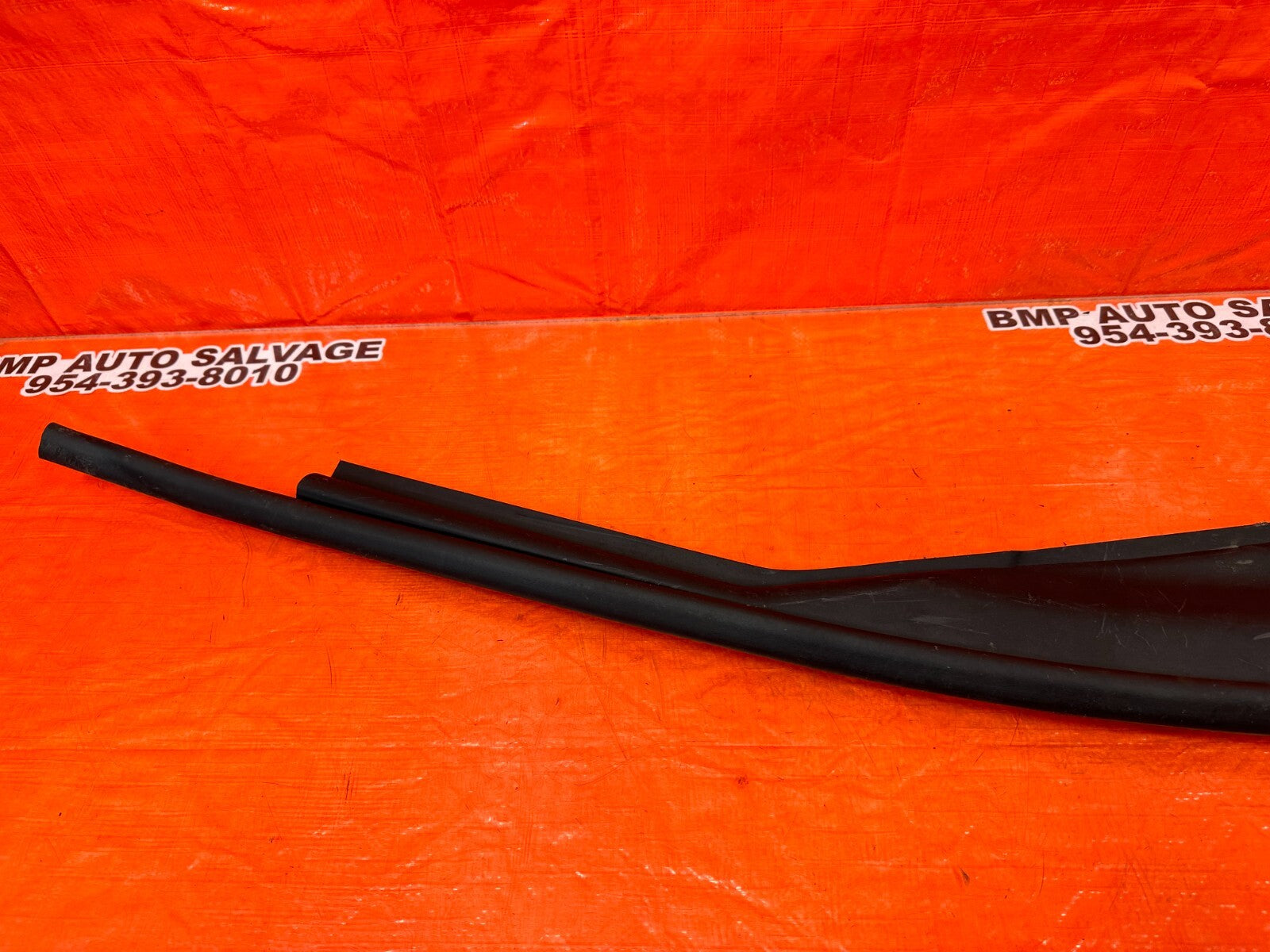17 20 INFINITI Q60   PASSENGER RIGHT   FENDER TO HOOD TRIM SEAL   OEM FACTORY7