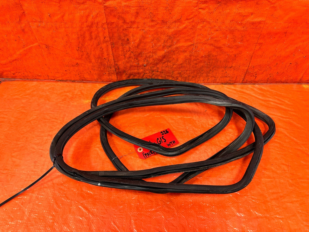90 91 HONDA CIVIC HATCHBACK   LEFT & RIGHT  QUARTER GLASS WEATHER STRIP OEM 3257