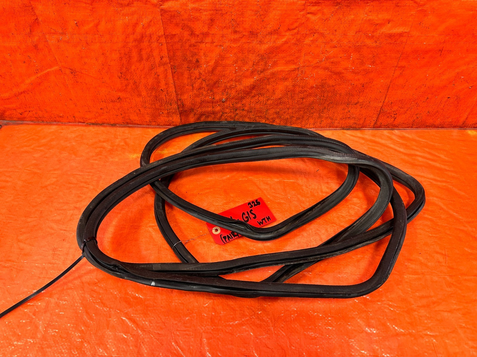 90 91 HONDA CIVIC HATCHBACK   LEFT & RIGHT  QUARTER GLASS WEATHER STRIP OEM 3257