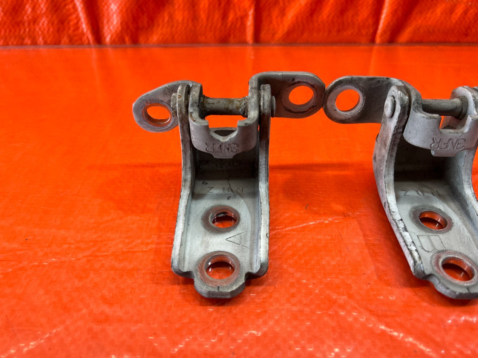 02 06 ACURA RSX   PASSENGER RIGHT FRONT DOOR HINGE SET UPPER LOWER   OEM #1496