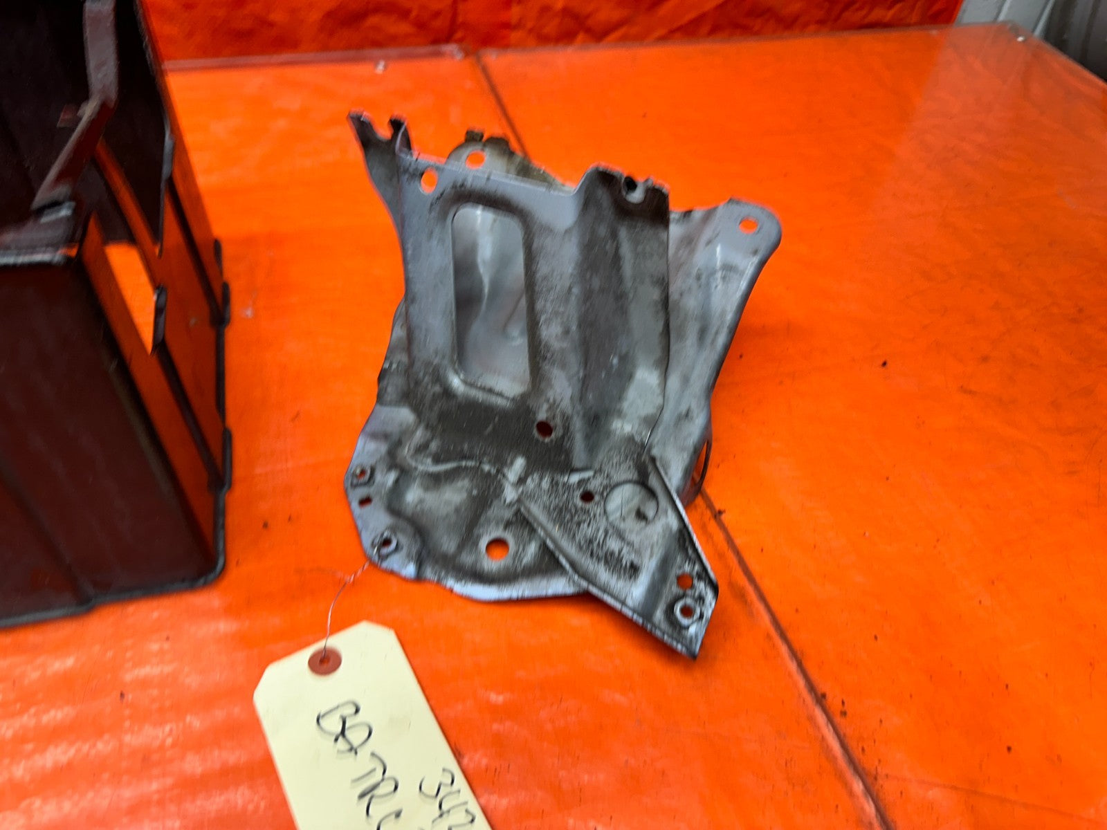 04-08 ACURA TSX 4D 2.4L K24A2 PLASTIC BATTERY TRAY HOLDER BASE MOUNT OEM #34214